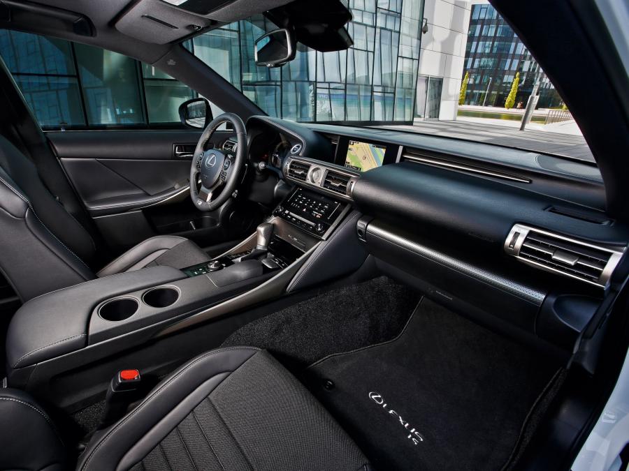  Lexus IS300h F-Sport 2013 года  (EU) (фото 11 из 16)